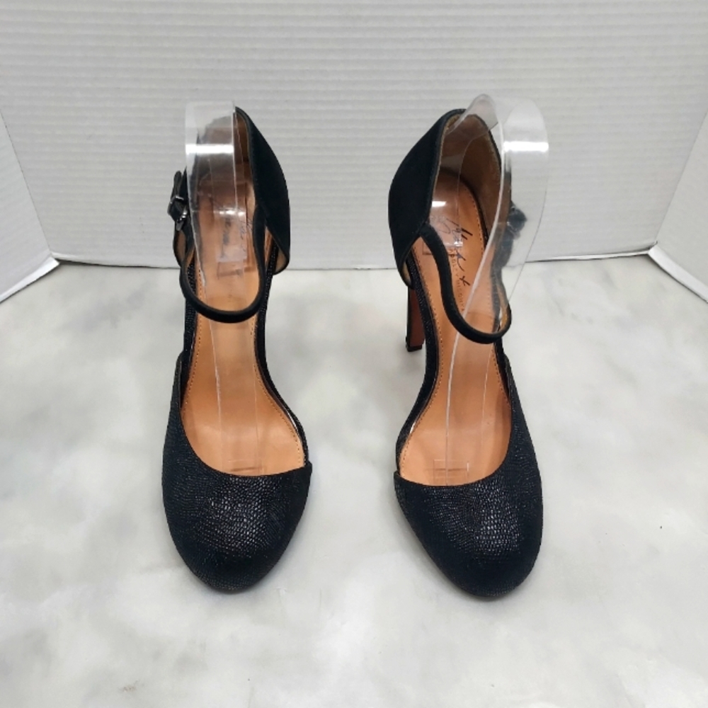Badgley Mischka Mark James Black Suede 5" heels. Size 8.5M